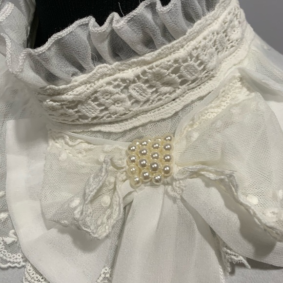//5 for $20// Lace Bow Collar Top - Picture 2 of 4